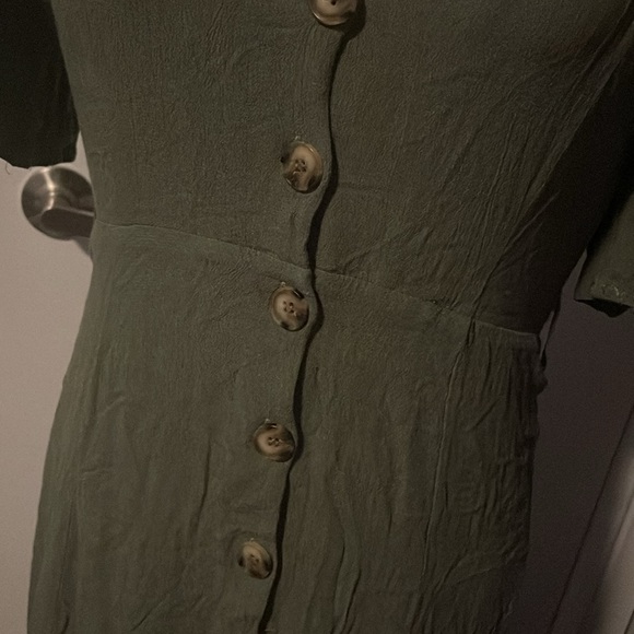 beautiful olive green maxi dress button down. - Picture 4 of 8